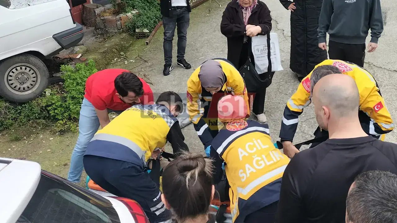 trabzonda-viraji-alamayan-arac-eve-carpti