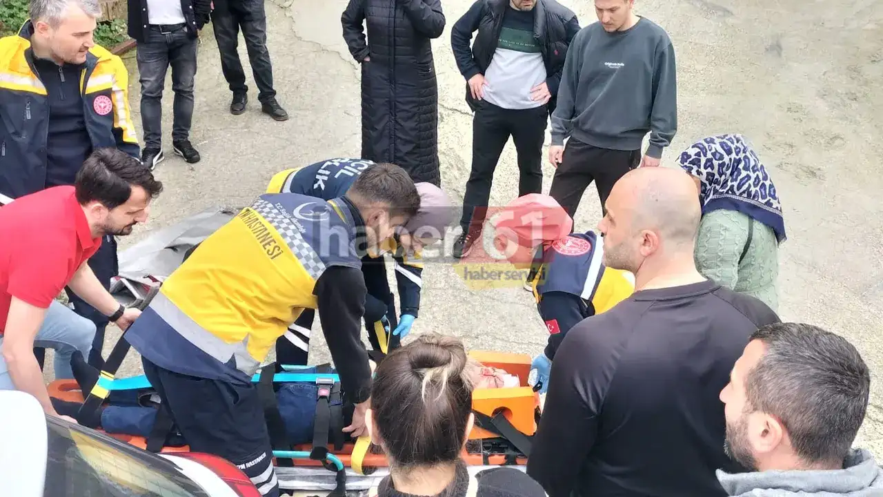 trabzonda-viraji-alamayan-arac-eve-carpti