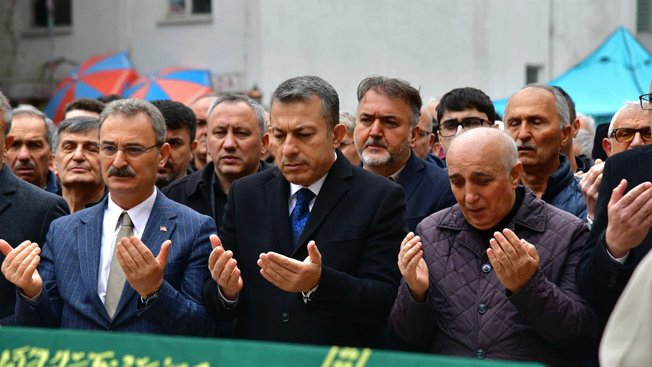 istanbulda-hayatini-kaybetmisti-trabzonda-gozyaslariyla-ugurlandi