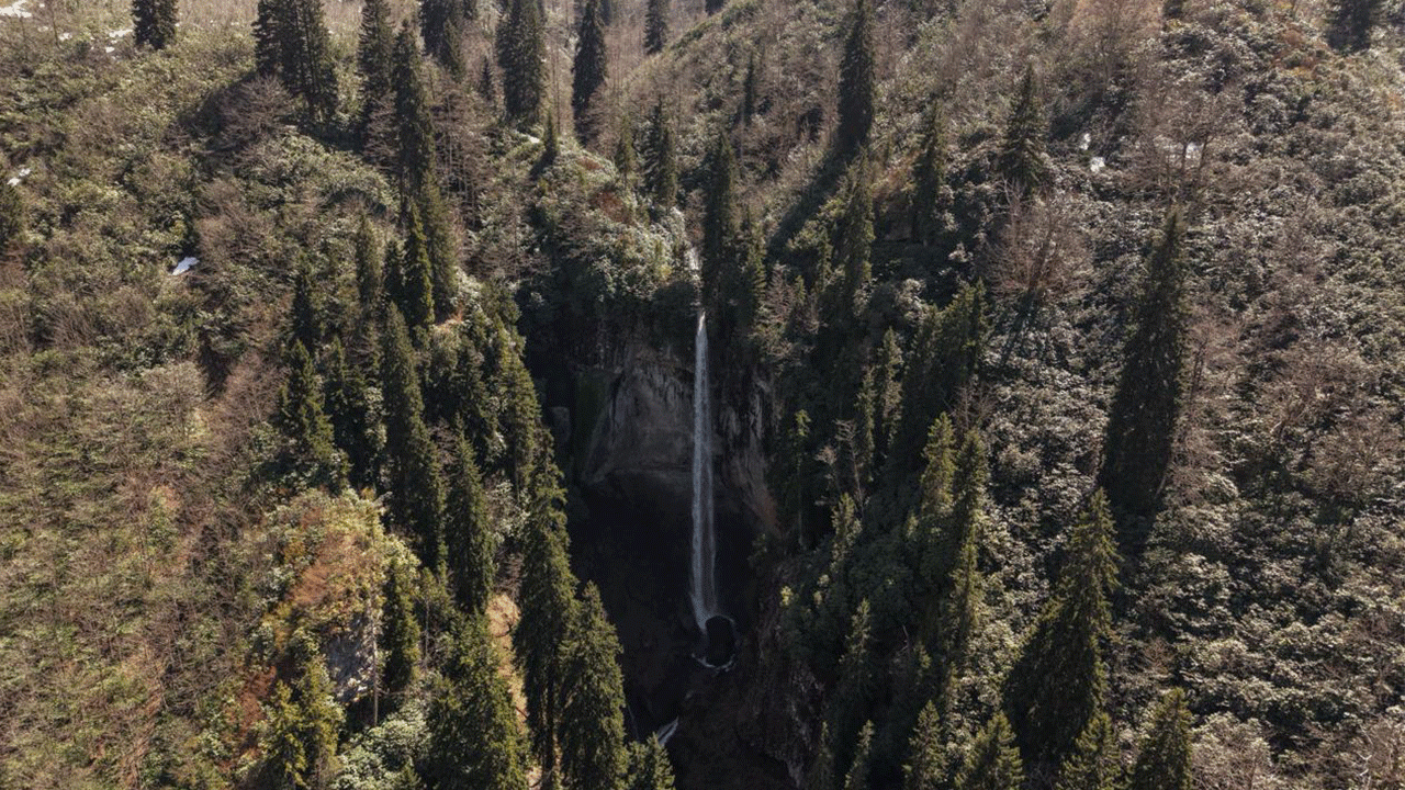borcka-karagol-karla-kapli-dogasiyla-buyuluyor