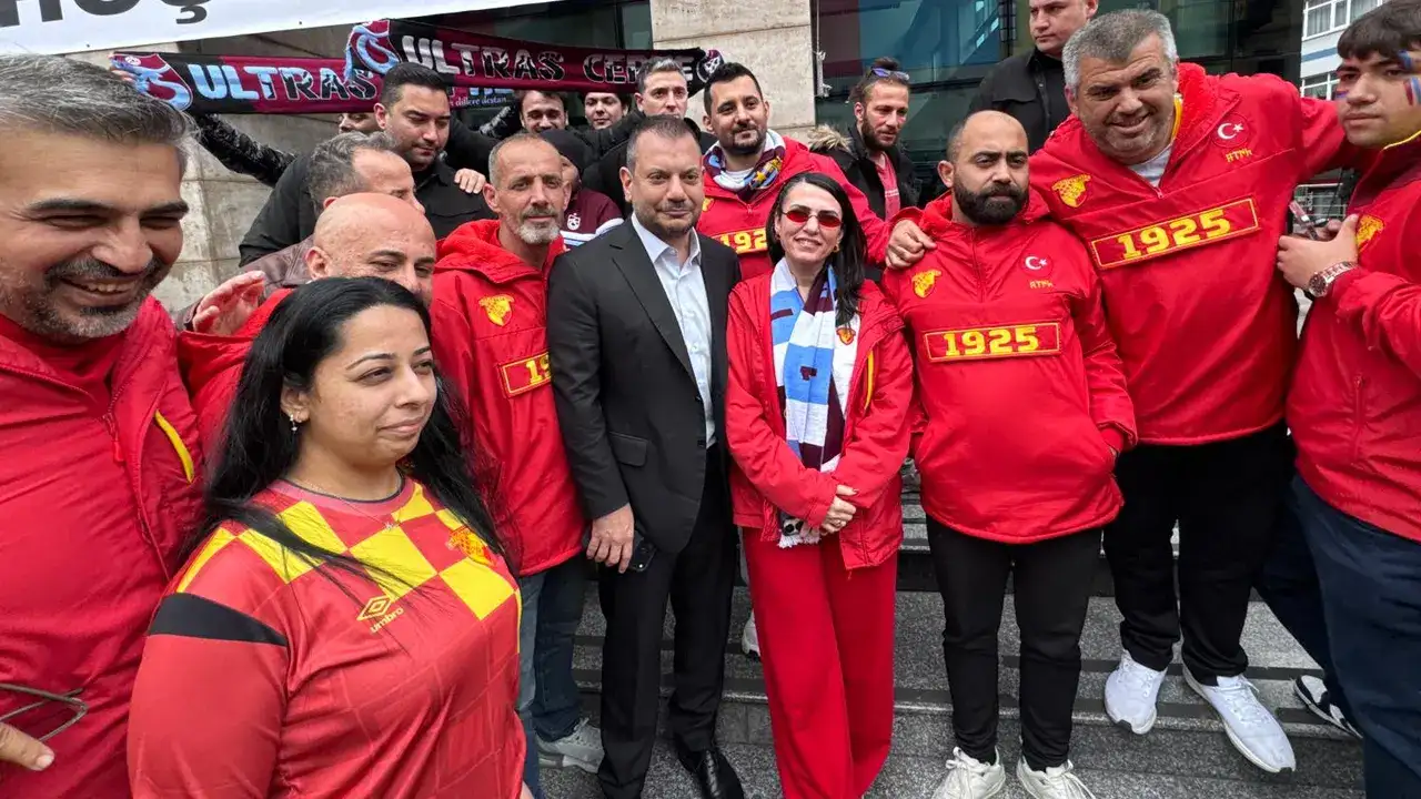 divan-sonrasi-dikkat-ceken-anlar-tribunler-birlesti