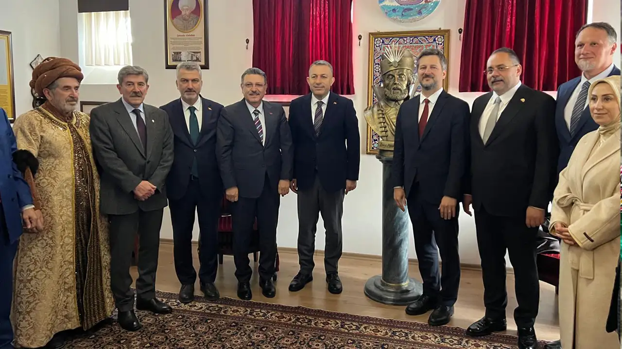 kanuni-evinde-bust-acilisi-macar-buyukelcisi-trabzona-veda-etti