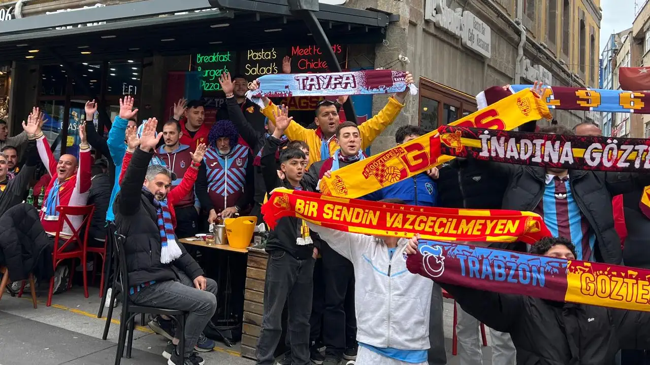 trabzonspor-ile-goztepe-taraftarlari-bir-arada-skor-onemli-degil-dostluk-onemli