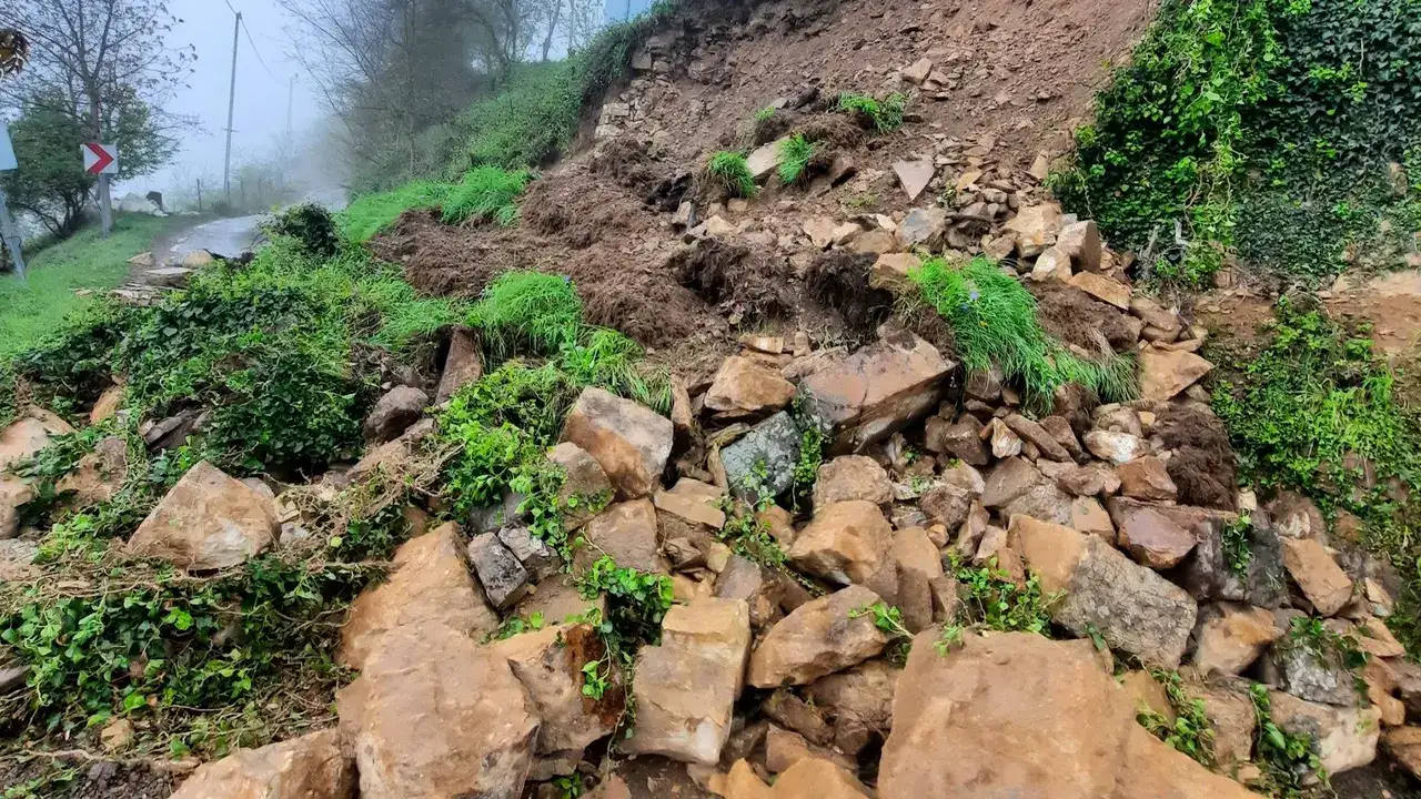 mackada-heyelan-cami-duvari-coktu