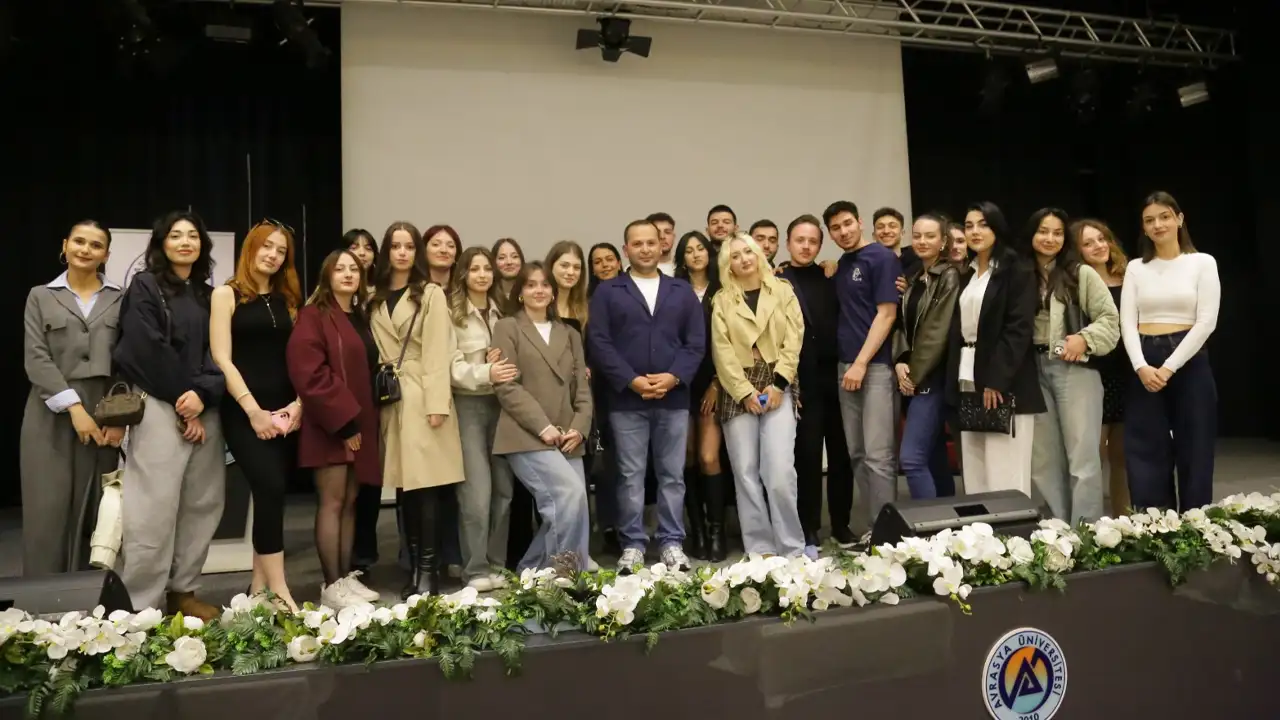 havadaki-laz-murat-sen-avrasya-universitesinde-ogrencilerle-bulustu