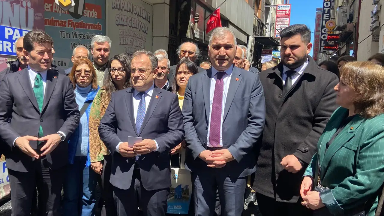 mustafa-bak-acikladi-ahmet-kaya-engellemelere-ragmen-calisiyor