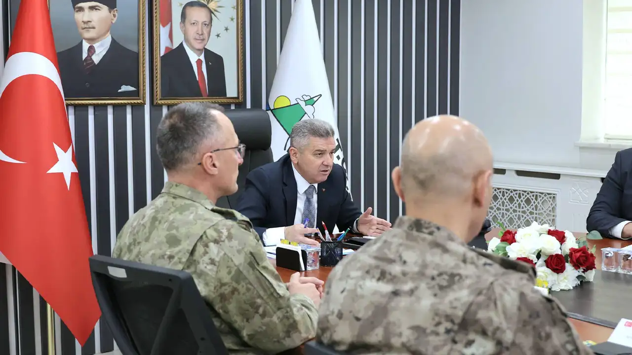 artvinde-guvenlik-toplantisi-asayis-tedbirleri-masaya-yatirildi