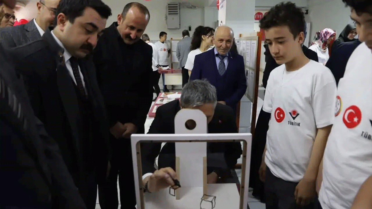 bayburt-ortaokulunda-19-projelik-bilim-fuari-duzenlendi