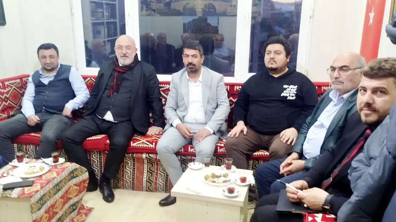 ayhan-surmen-trabzondaki-hemsehri-dernekleriyle-bulustu