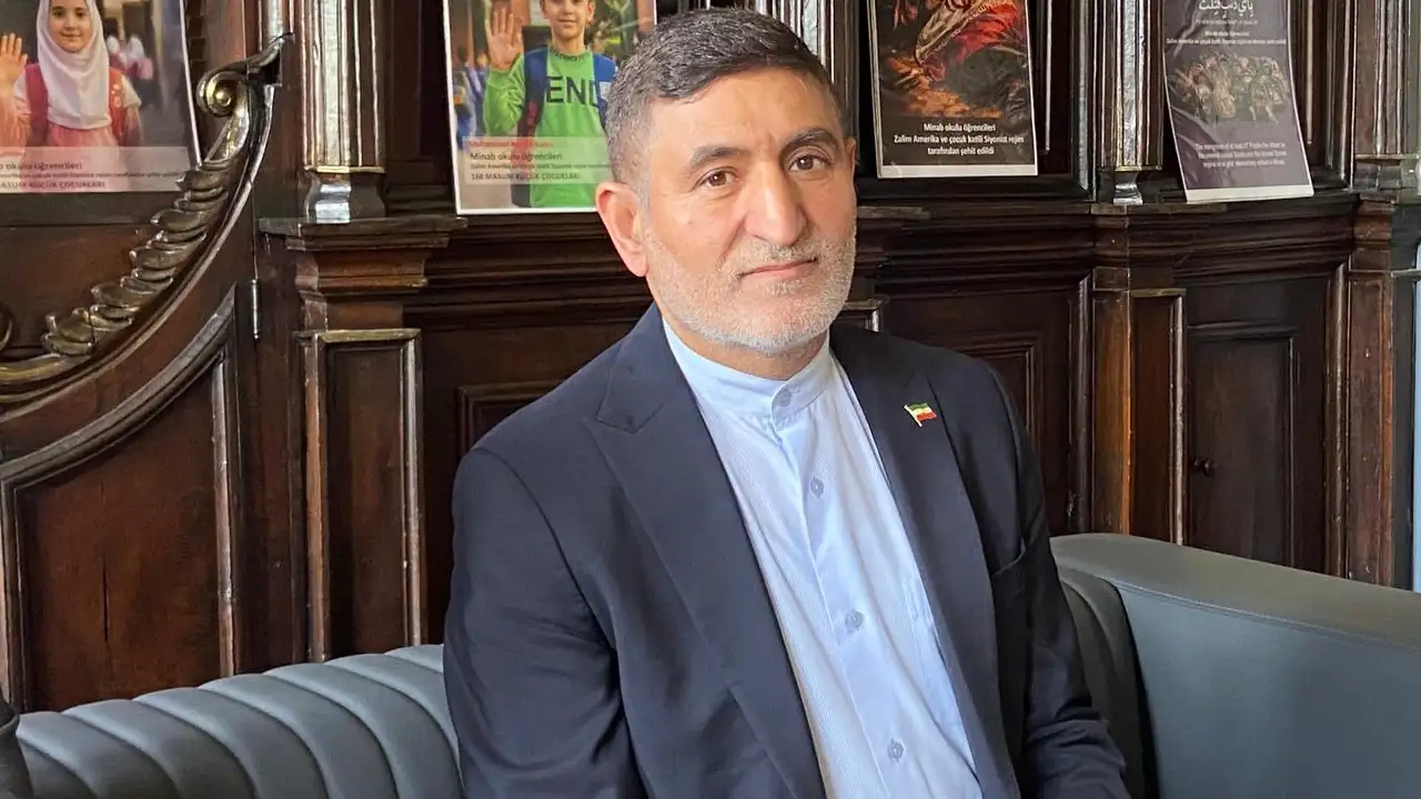 iran-konsolosundan-trabzonda-dikkat-ceken-mesaj-iran-yikilmadi-dimdik-ayakta