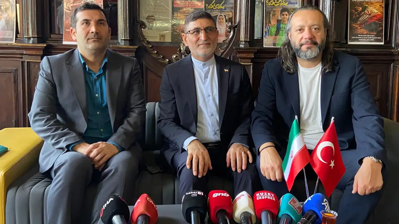 iran-konsolosundan-trabzonda-dikkat-ceken-mesaj-iran-yikilmadi-dimdik-ayakta