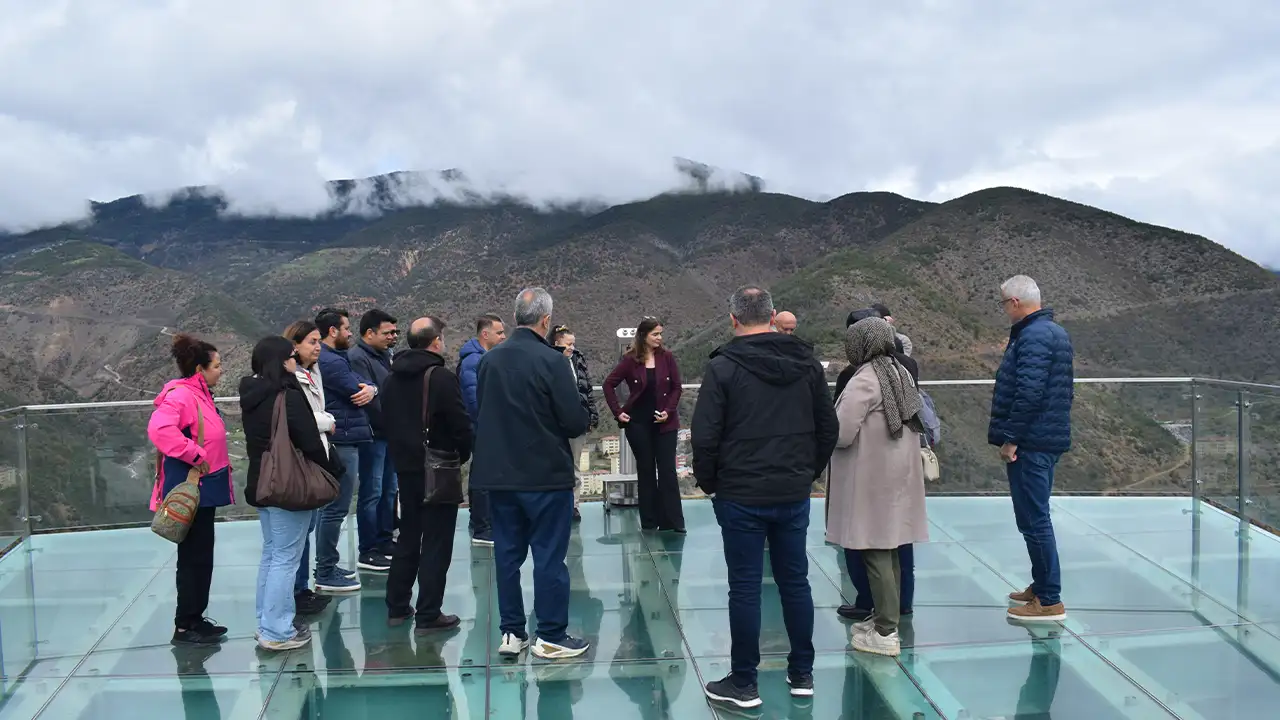 tureb-uyeleri-gumushanede-turizm-destinasyonlarini-gezdi
