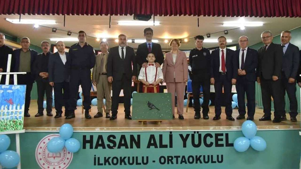 giresunda-otizmli-ogrenciden-ilk-kisisel-resim-sergisi