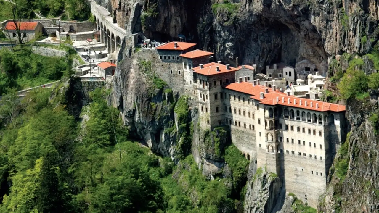 ozel-sektor-trabzon-turizminden-umudu-kesmedi-iste-acilan-tesis-sayisi