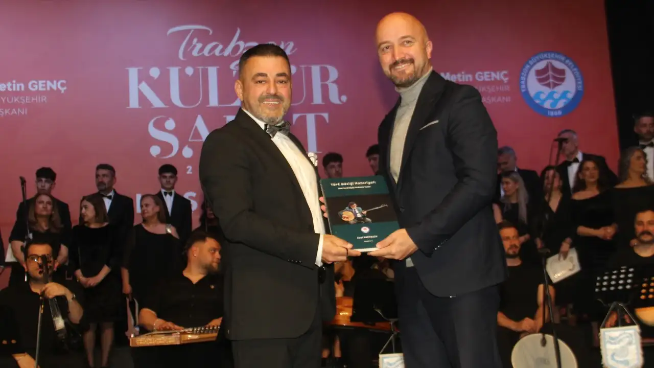 trabzonda-turk-sanat-muzigi-gecesi-ayakta-alkislandi