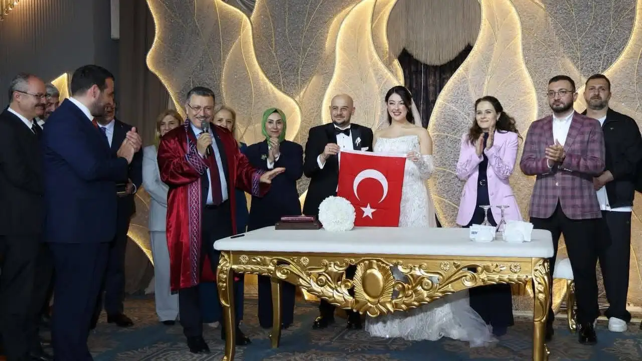 trabzonda-gorkemli-dugun-siyaset-ve-is-dunyasi-bulustu
