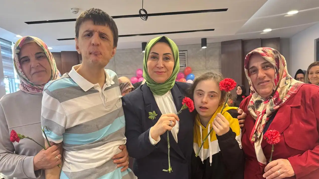 trabzonda-ozel-annelere-anlamli-ziyaret-duygu-dolu-anlar-yasandi