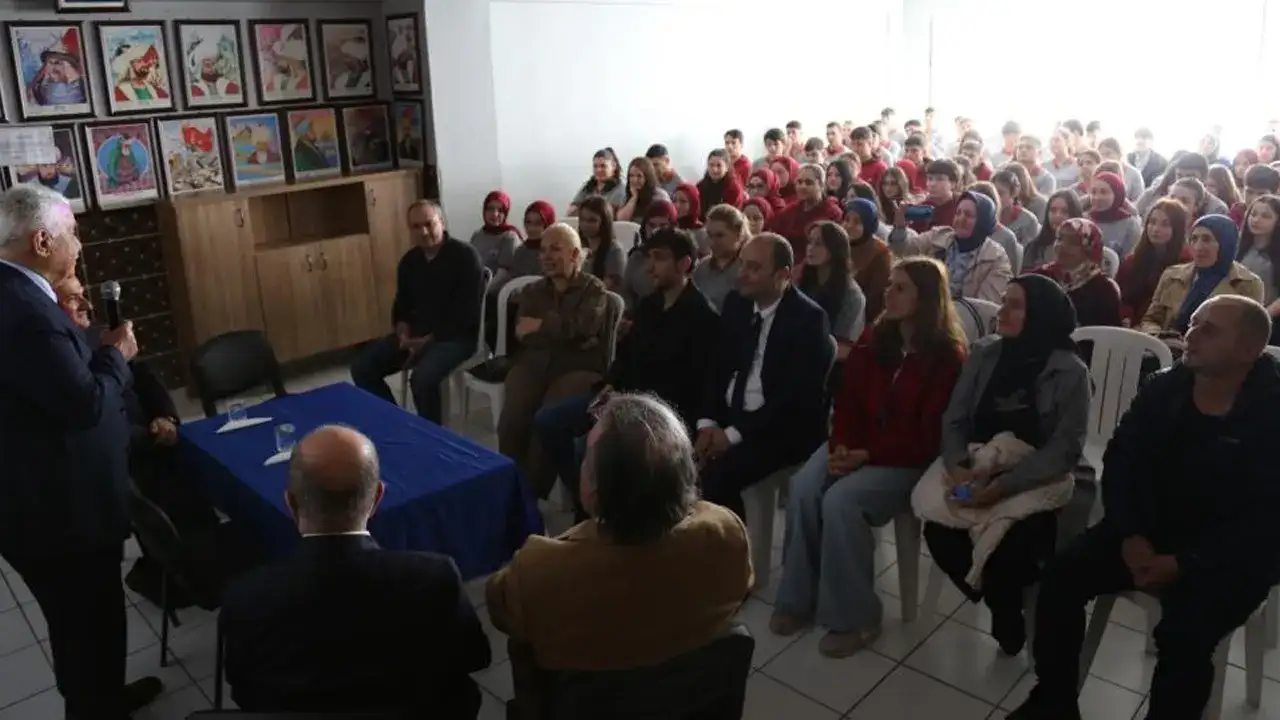 omer-yildiz-37-yil-sonra-kurdugu-okula-dondu