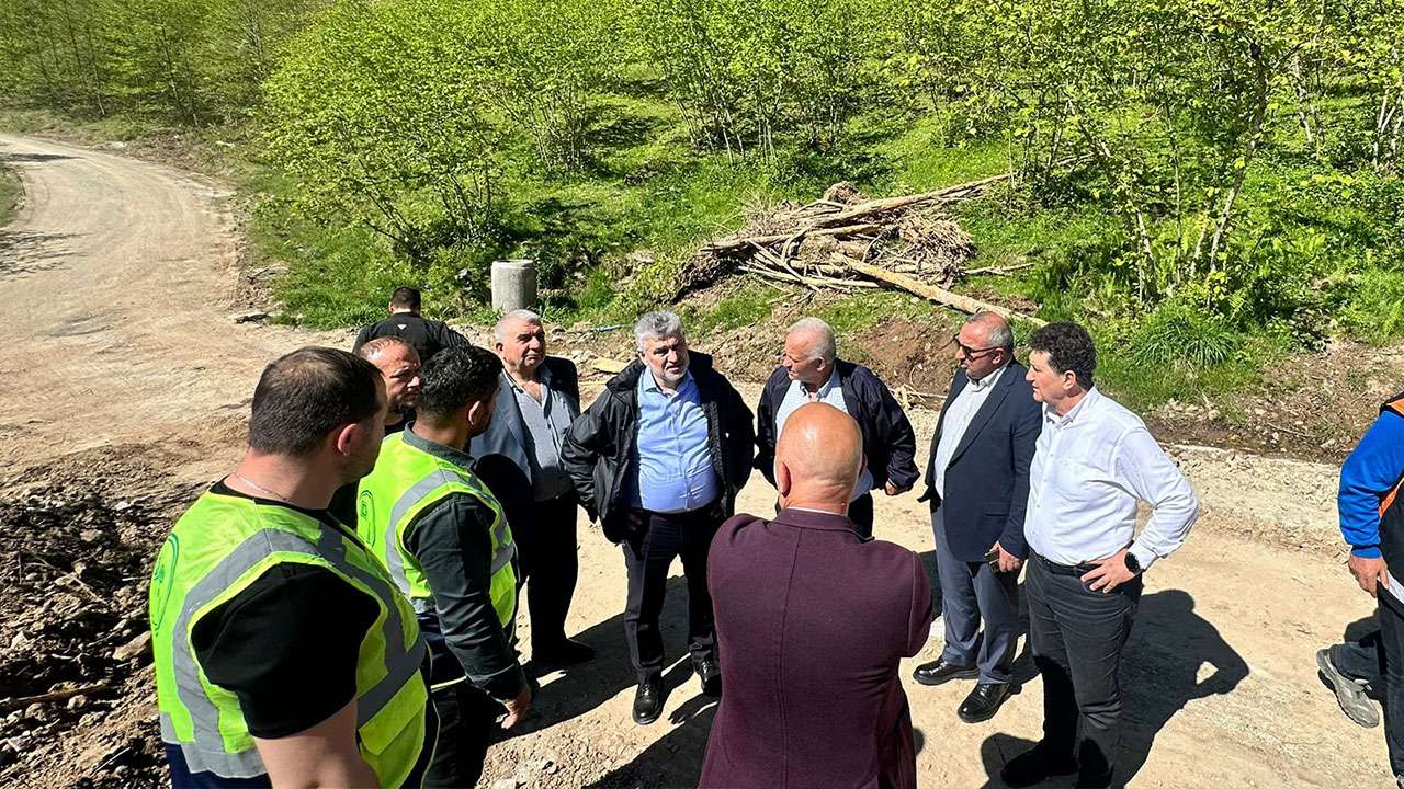 trabzonda-milletvekili-buyukaydin-heyelan-sonrasi-bolgeye-gitti