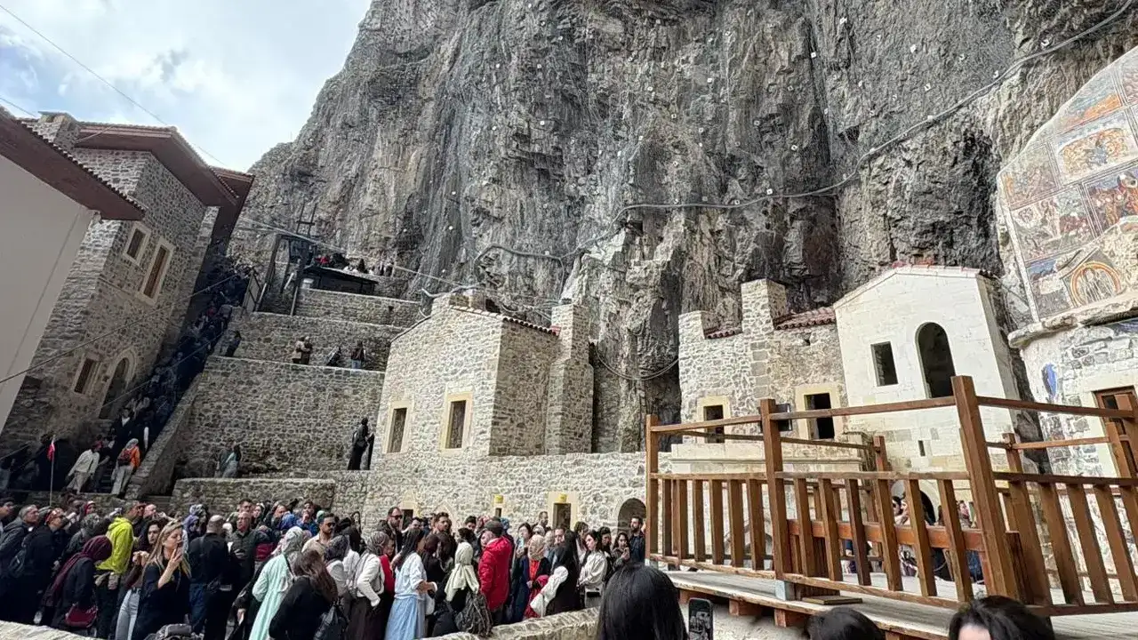 sumelada-internet-krizi-turistler-magdur-sektor-tepkili