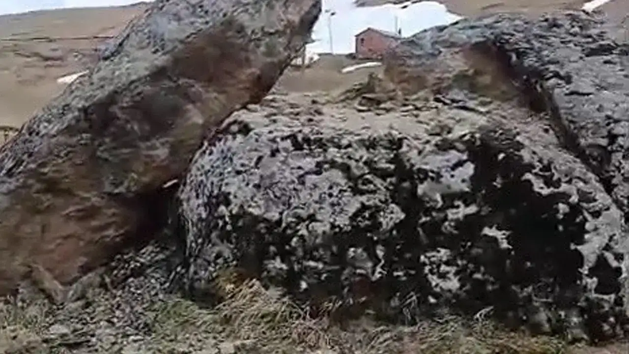 surmene-yaylasinda-sok-goruntu-defineciler-taslari-parcaladi