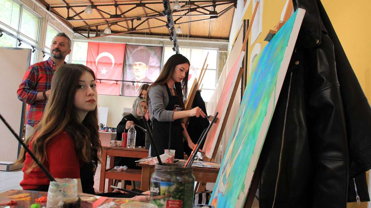 trabzon-universitesinde-ustalar-ve-ogrenciler-ayni-atolyede-bulustu