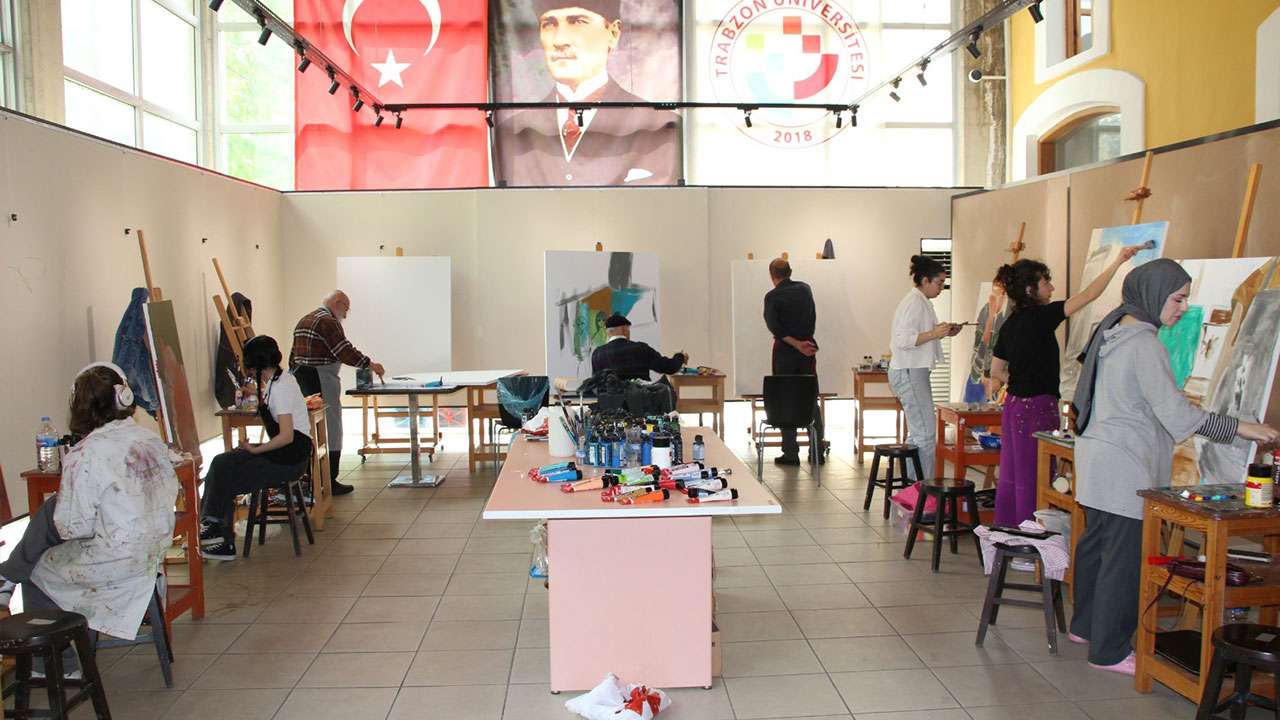 trabzon-universitesinde-ustalar-ve-ogrenciler-ayni-atolyede-bulustu