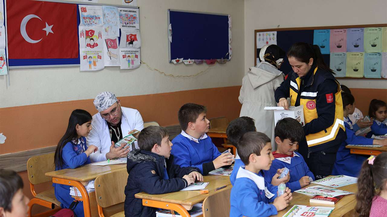 bayburtta-ogrencilere-saglik-bilinci-asilayan-egitim-programi