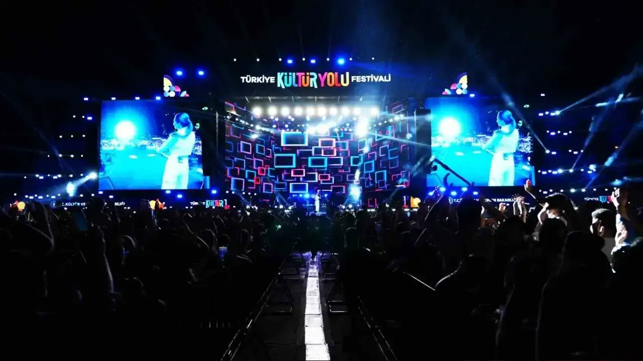 trabzon-kultur-yolu-festivalinde-kriz-mi-var-yeri-degisiyor-mu