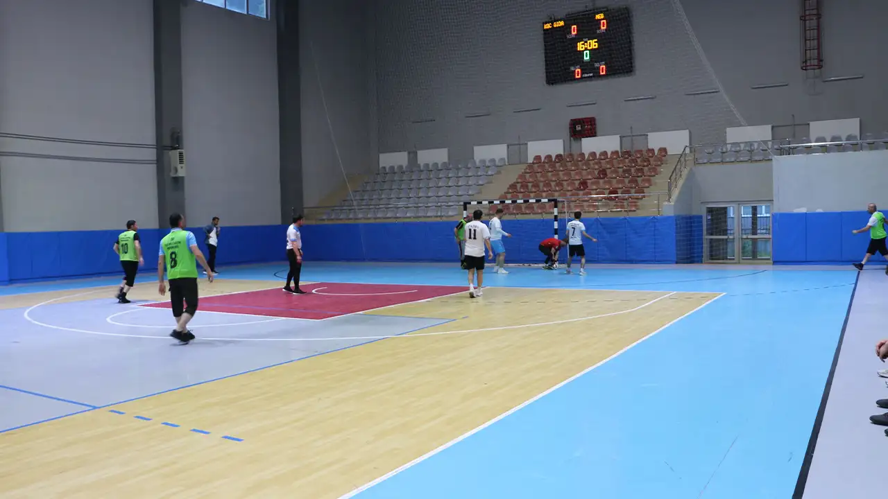 trabzon-ofta-18-takimli-futsal-turnuvasi-basladi