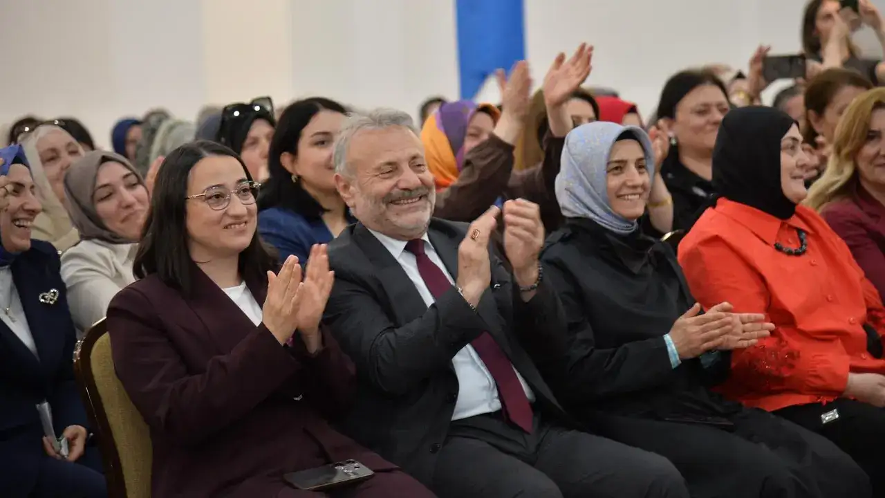 trabzonda-anneler-gununde-duygulandiran-gece