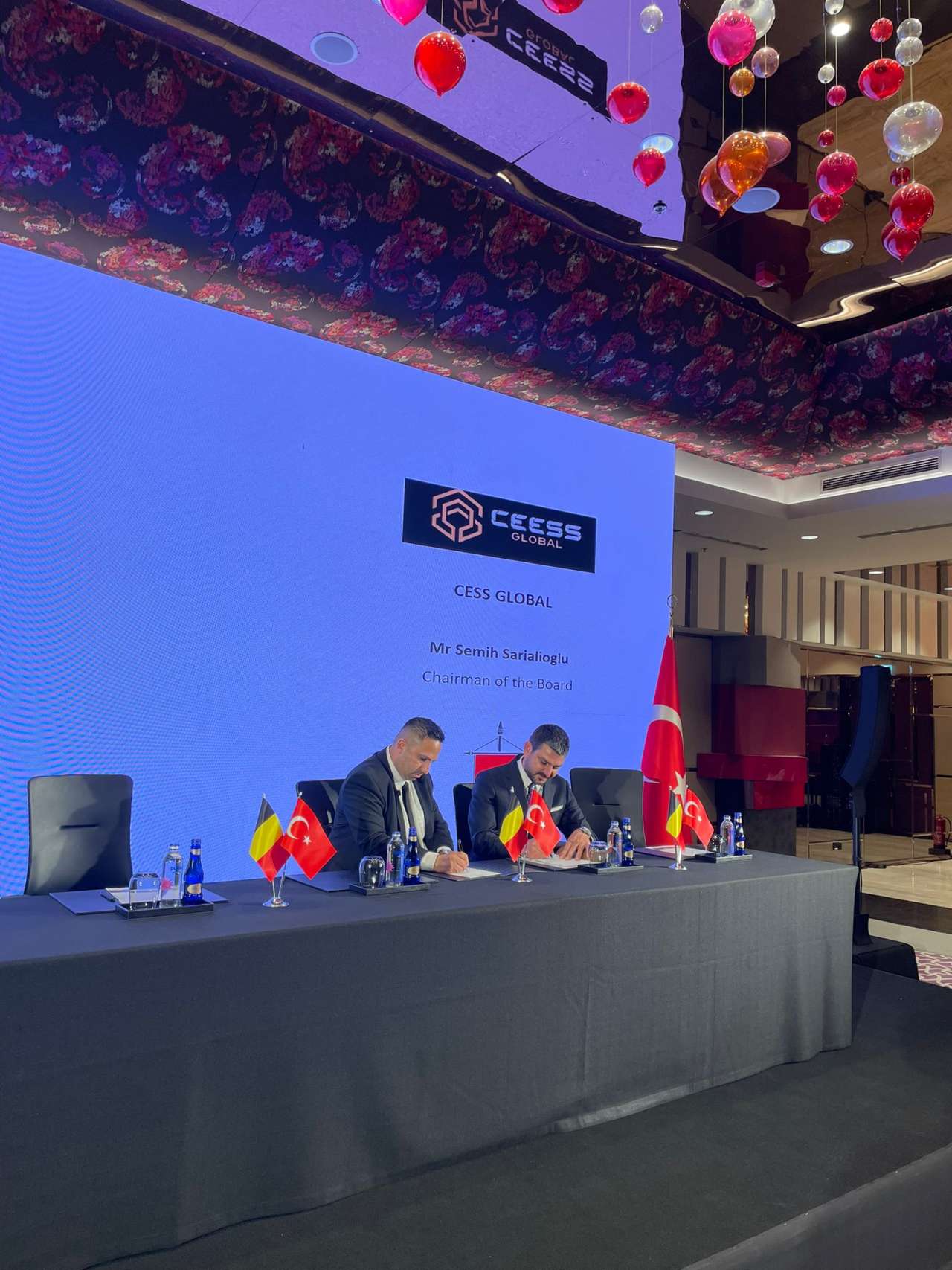 trabzonlu-firma-ceess-globalden-buyuk-gurur-kralicenin-huzurunda-imzayi-atti