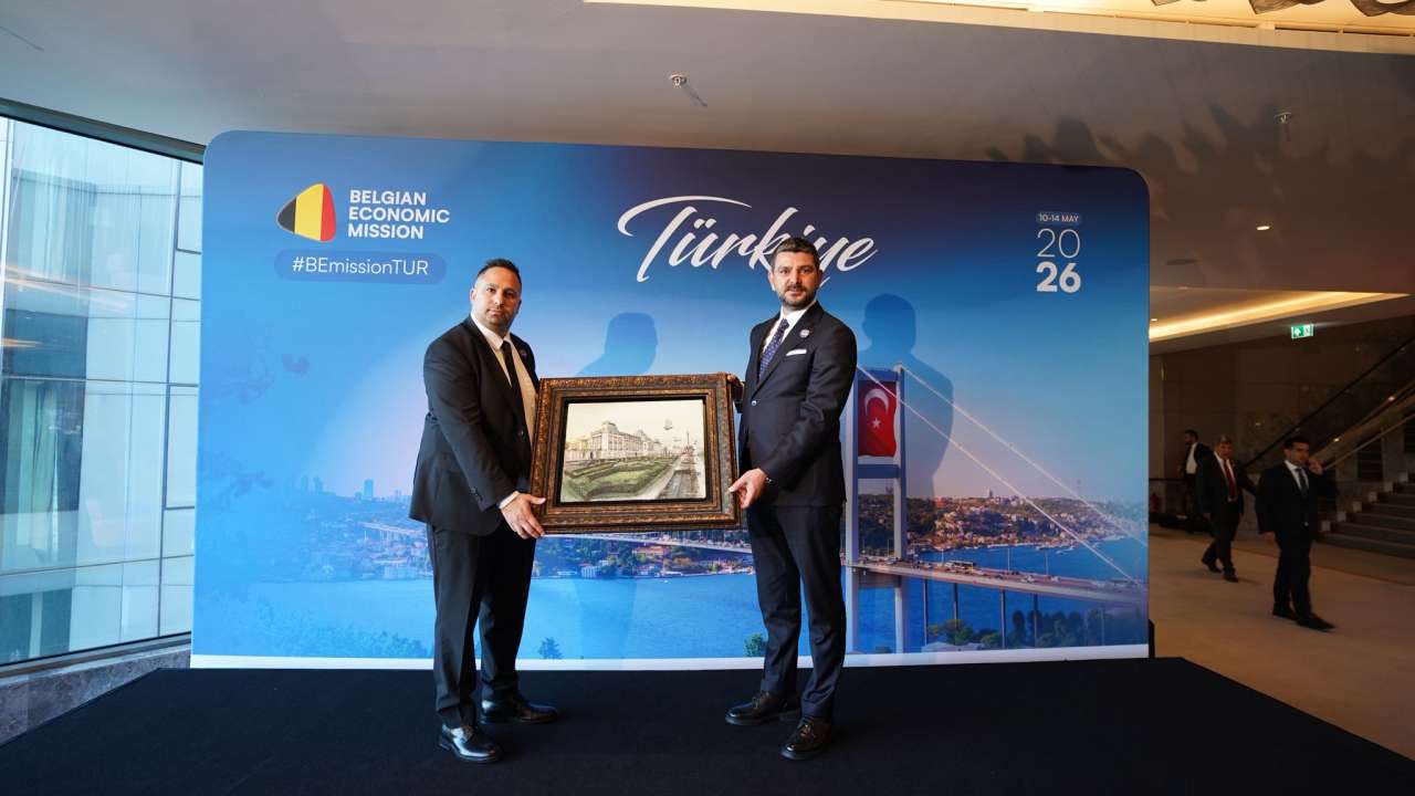 trabzonlu-firma-ceess-globalden-buyuk-gurur-kralicenin-huzurunda-imzayi-atti