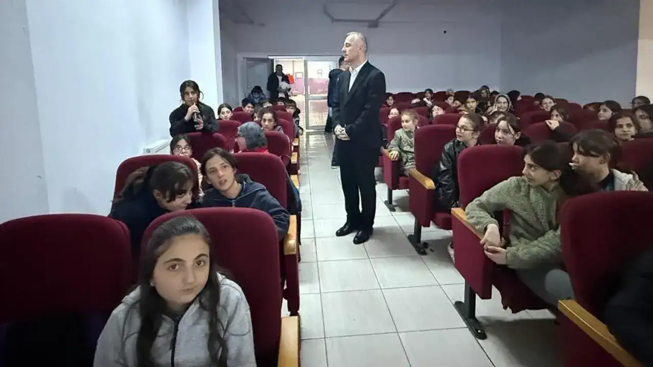bayburtta-ogrencilere-sifir-atik-egitimi-verildi