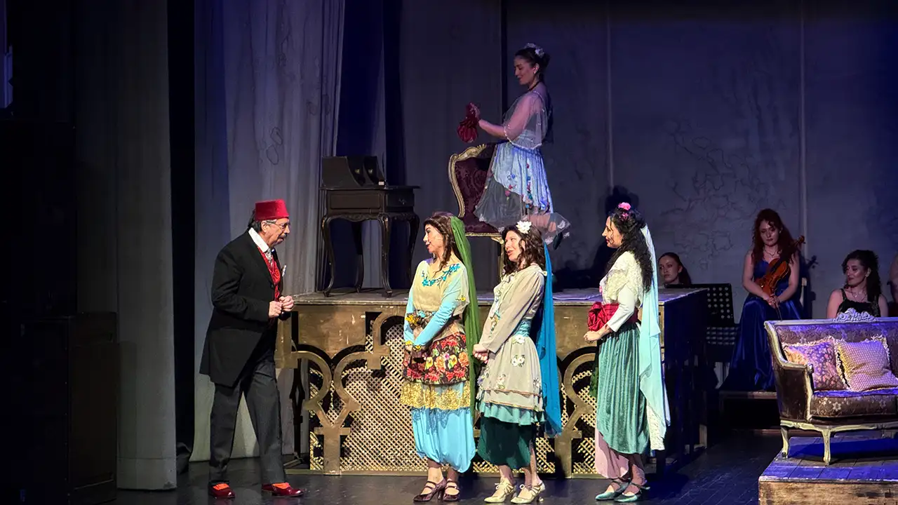 trabzon-tiyatro-festivalinde-iki-oyun-sanatseverlerle-bulustu