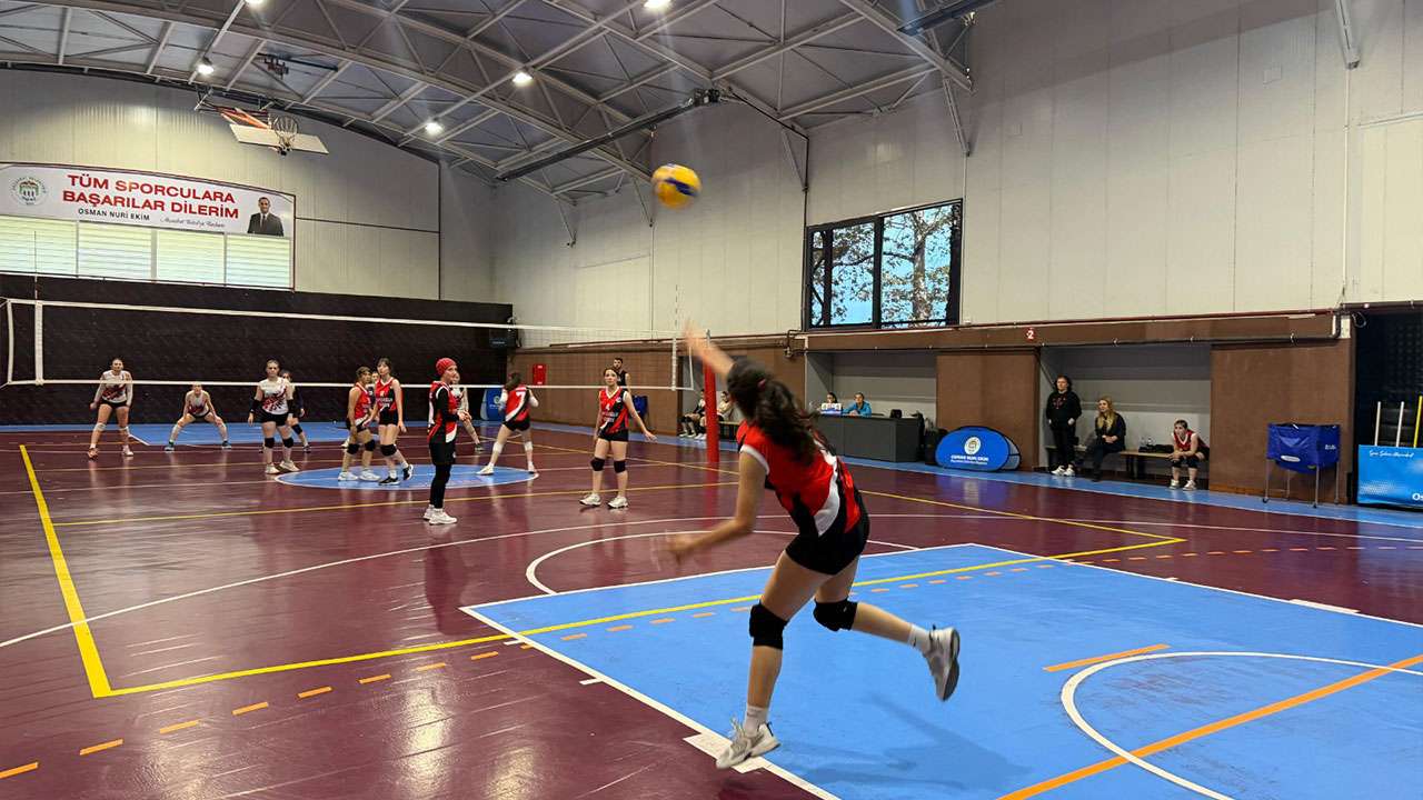 akcaabatta-19-mayis-voleybol-turnuvasi-basladi