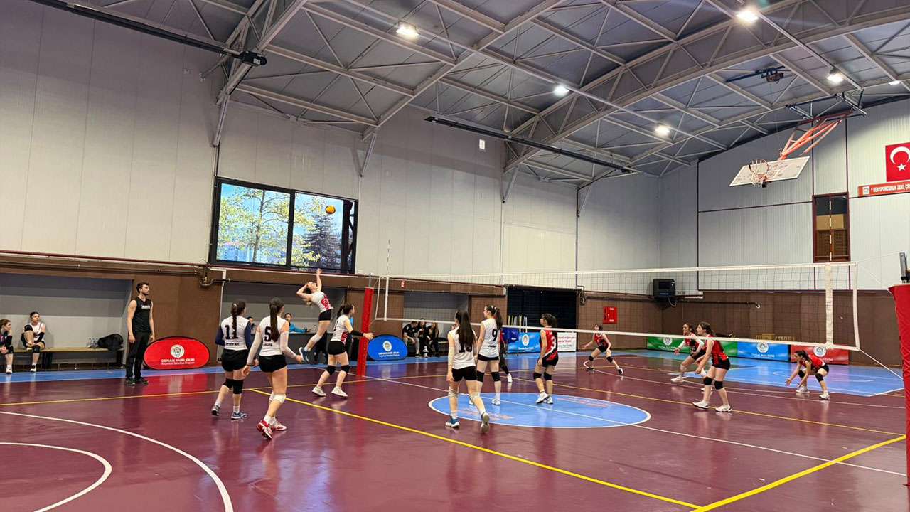 akcaabatta-19-mayis-voleybol-turnuvasi-basladi