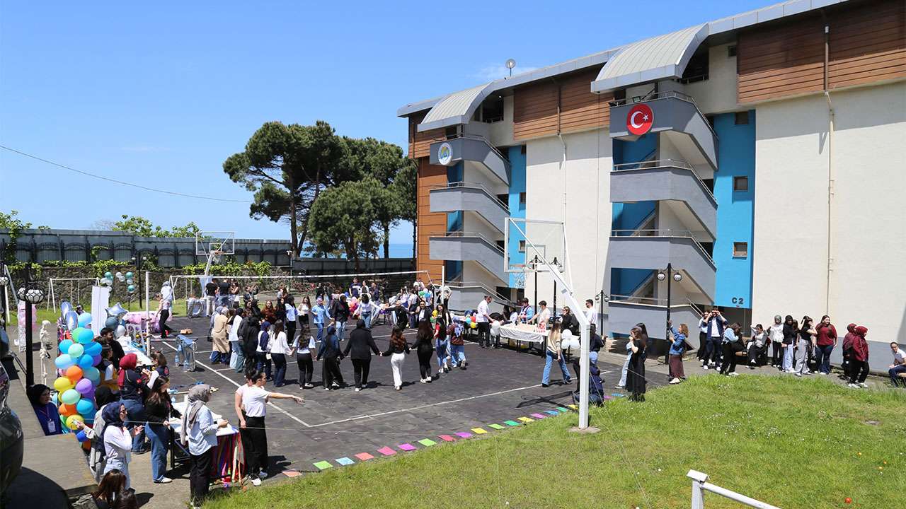 avrasya-universitesinde-oyun-senligi-renkli-goruntuler