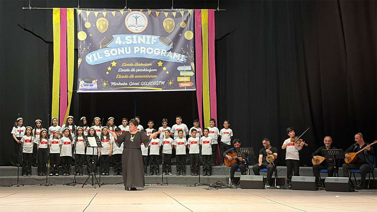 trabzon-ticaret-ilkokulundan-yil-sonu-programina-yogun-ilgi