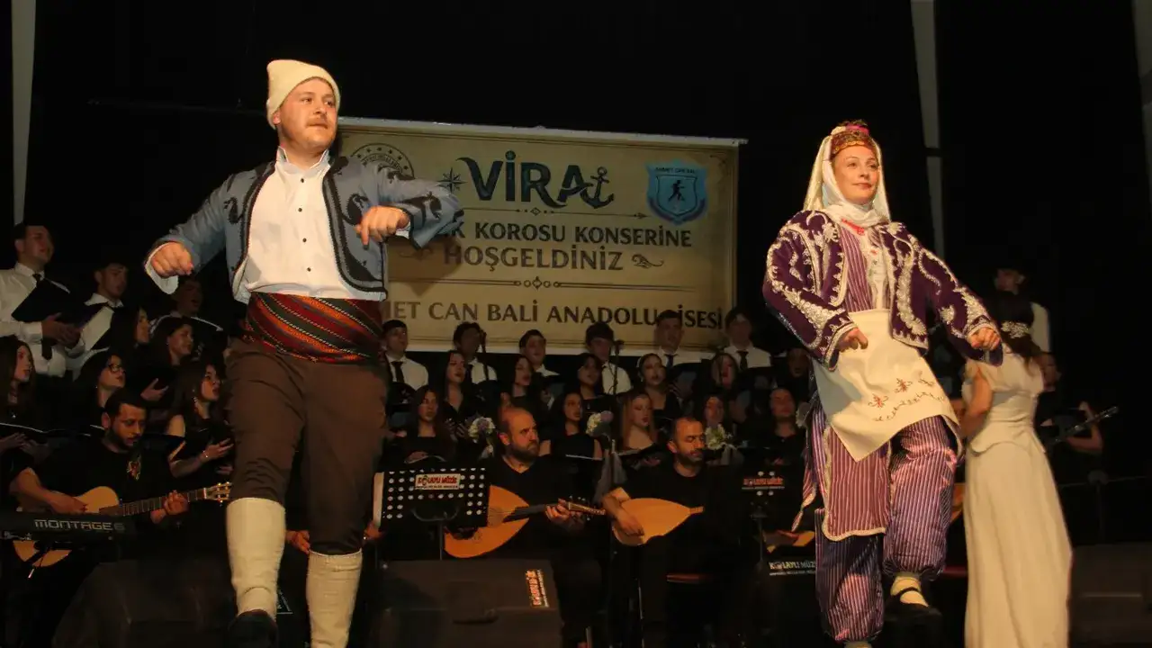 pelitli-ahmet-can-bali-anadolu-lisesi-ogrencilerinden-turku-soleni