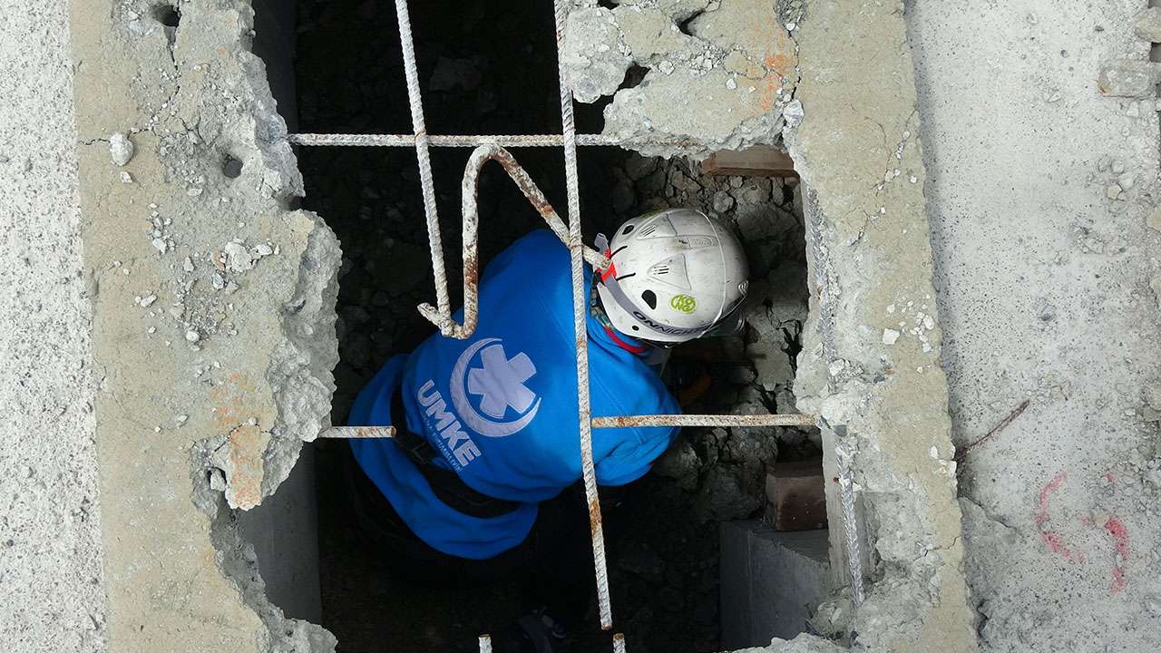 trabzonda-gercegi-aratmayan-deprem-tatbikati