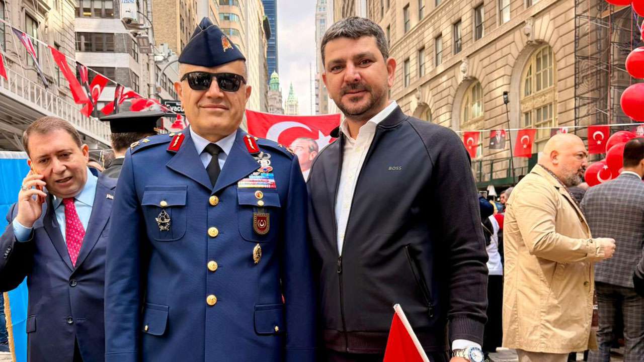 abdnin-new-york-kentinde-iletisim-baskanligi-himayesinde-turk-amerikan-dernekleri-federasyonu-tadf-koordinasyonunda-yarin-yapilacak-43uncu-turk-gunu-yuruyusu-oncesi-bayrak-cekme-toreni-duzenlendi