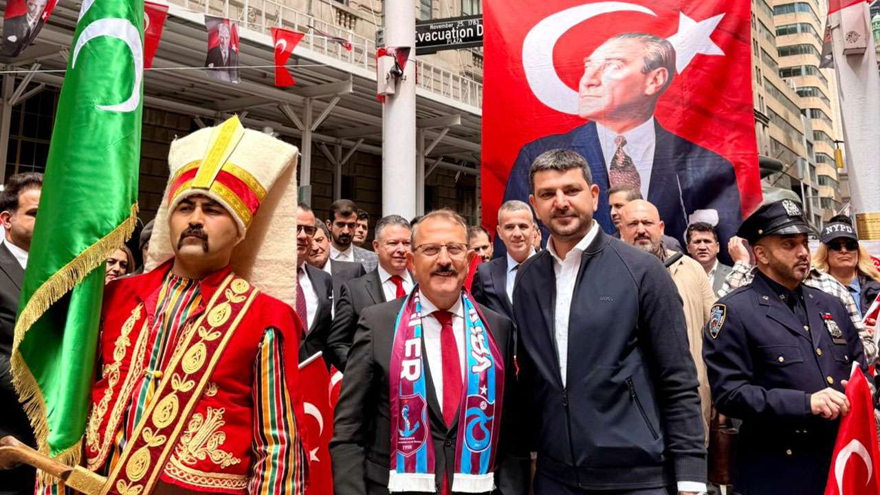 abdnin-new-york-kentinde-iletisim-baskanligi-himayesinde-turk-amerikan-dernekleri-federasyonu-tadf-koordinasyonunda-yarin-yapilacak-43uncu-turk-gunu-yuruyusu-oncesi-bayrak-cekme-toreni-duzenlendi
