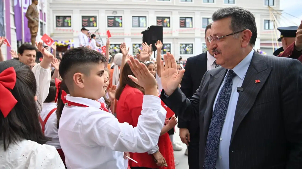 trabzonda-600-ogrencinin-sahne-aldigi-festival-buyuk-ilgi-gordu