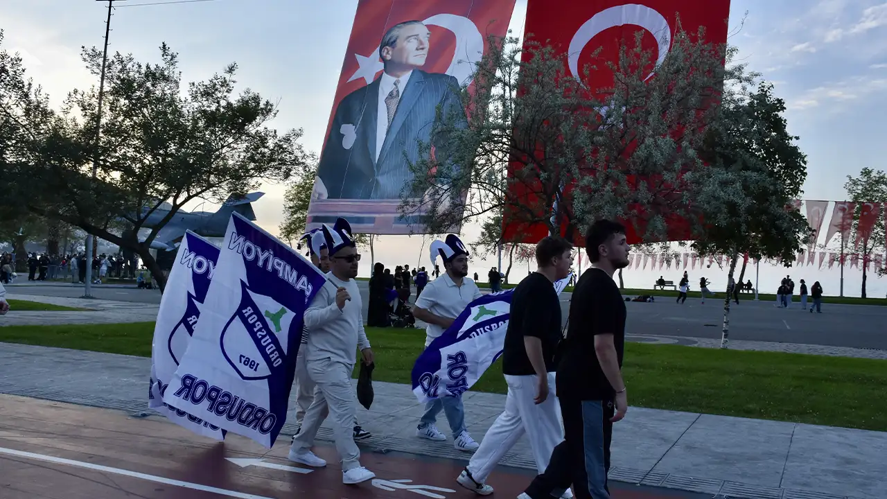 ordulular-52-orduspor-fknin-sampiyonlugunu-sokaklarda-kutladi