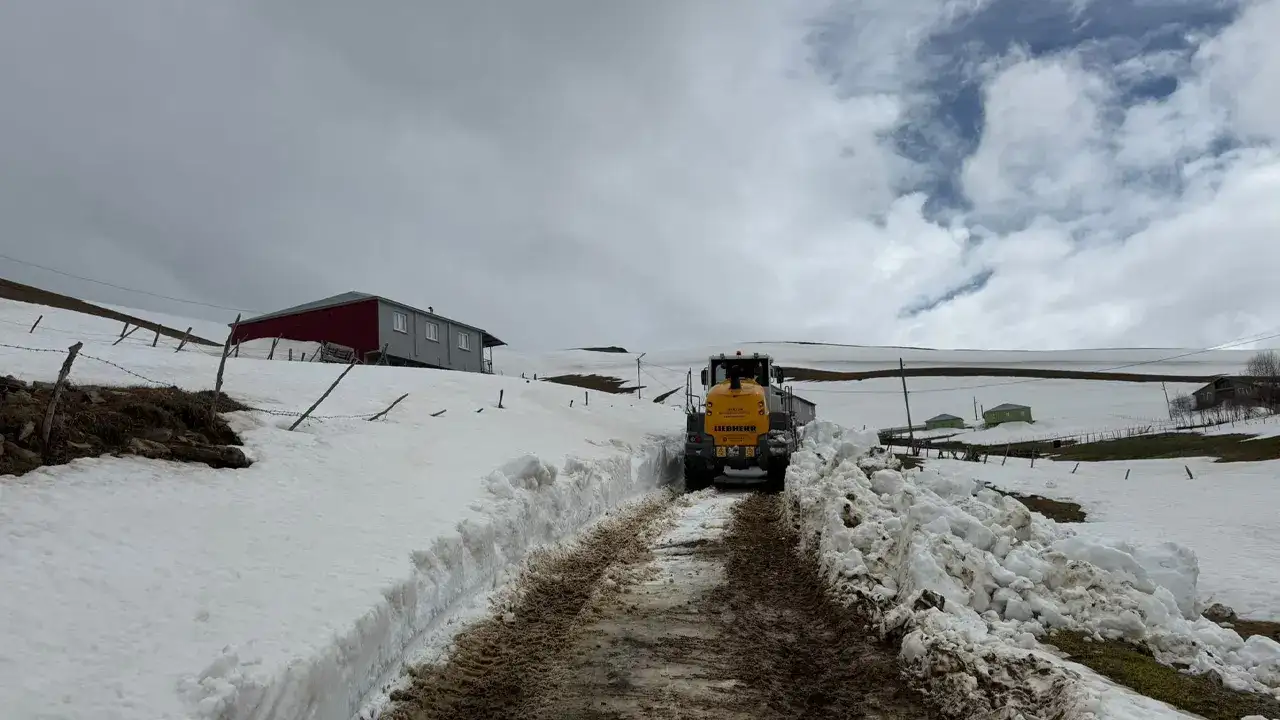 buyuksehir-yayla-yollarinda-karla-mucadeleyi-surduruyor