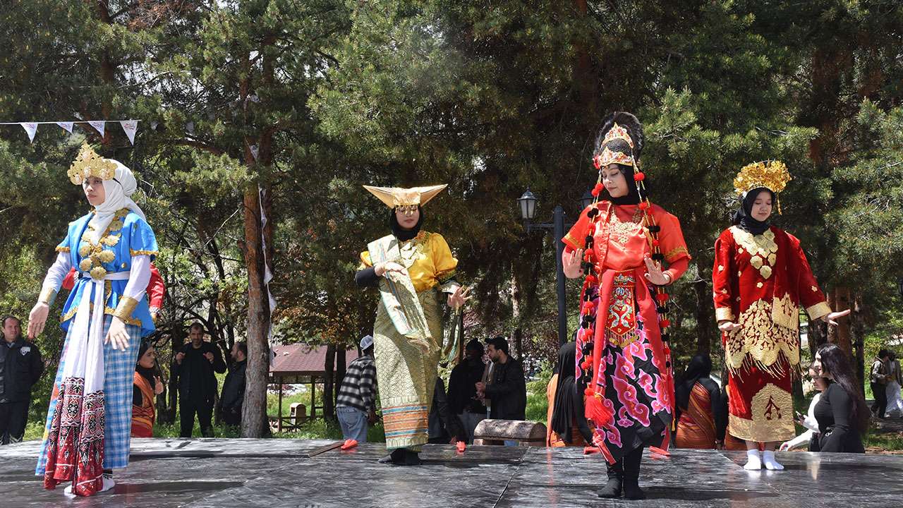 gumushane-universitesinde-gunifest-bahar-senlikleri-basladi