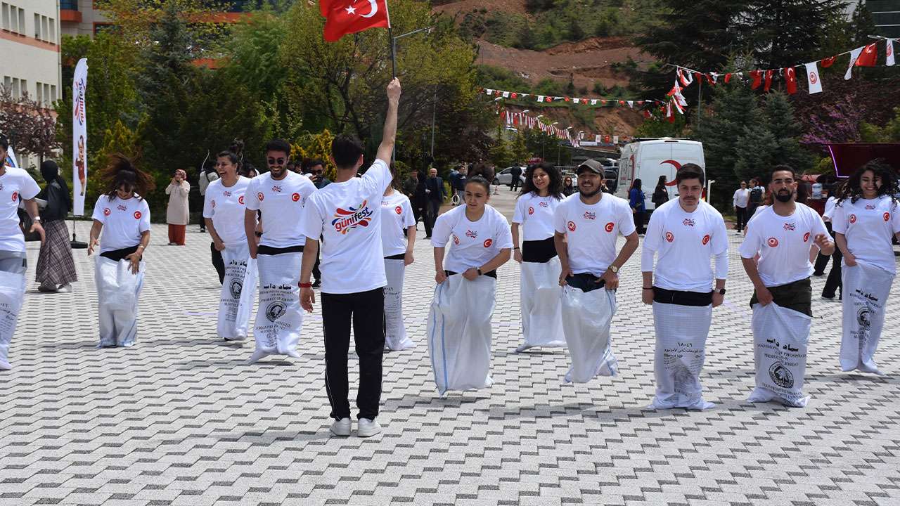 gumushane-universitesinde-gunifest-bahar-senlikleri-basladi