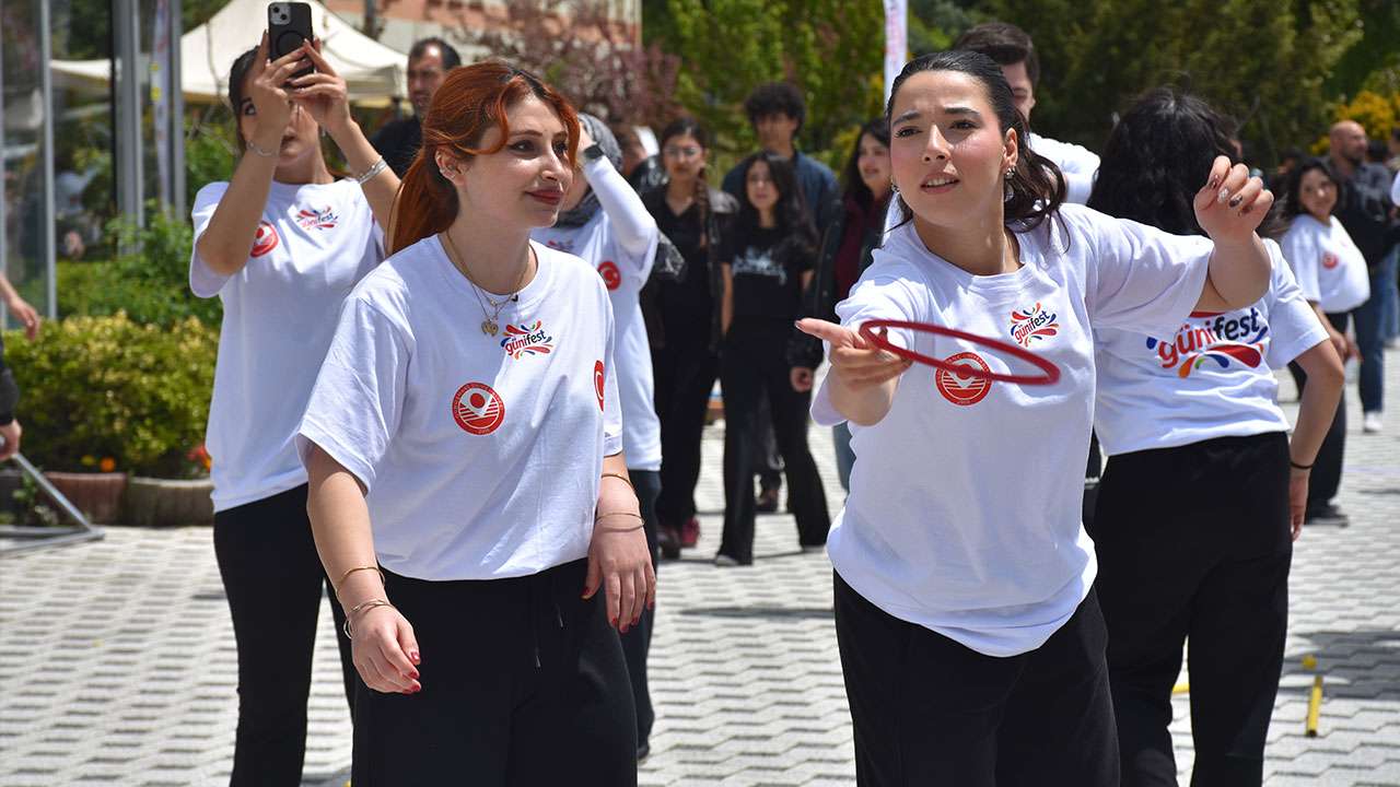 gumushane-universitesinde-gunifest-bahar-senlikleri-basladi