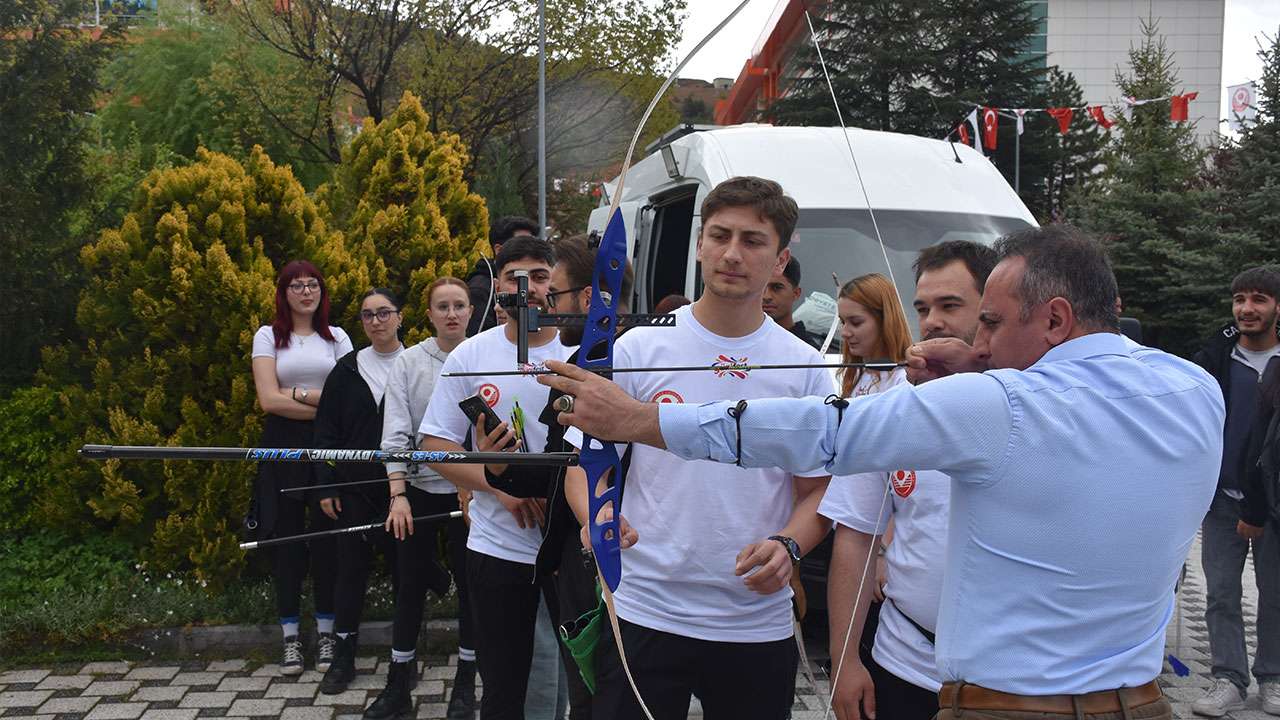 gumushane-universitesinde-gunifest-bahar-senlikleri-basladi